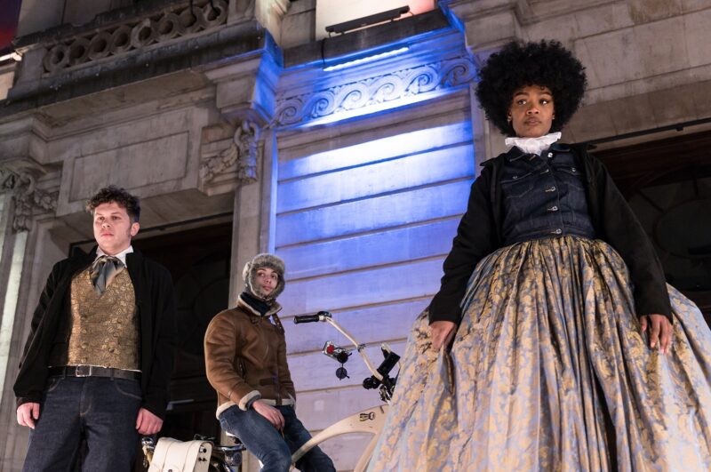 G.R.O.O.V.E. (Bintou Dembélé) le 02 mars 2023 à l'opéra de Lille.
Bintou Dembélé: conception, chorégraphie et jeu.
Avec Wilfried Blé « Wolf », Guillaume Chan Ton, Nadia Cyrielle Gabrieli Kalati « Nadeeya », Marion Gallet, Cintia Golitin, Adrien Goulinet, Mohammed Medelsi « Med », Alexandre Moreau « Cyborg », Salomon, Mpondo-Dicka « Bidjé », Michel Onomo « Meech », Féroz Sahoulamide, Marie Ndutiye danse Célia Kameni voix Charles Amblard guitare et lapsteel Avec la collaboration du Flow – Centre Eurorégional des Cultures Urbaines et la participation de Élise André, Indraline Payet, Tiphanie Casanova, Cindy Chopngui, Tassline Driss, Cécile Félix, Marie Froumentin, Adrienne Lebrun, Kinta Mendy, Michaela Piklova, Émeline Roukia, Alisson Varenne, Alfred Vivier, Shaïmâa Bekirane.
Photographie : FREDERIC IOVINO