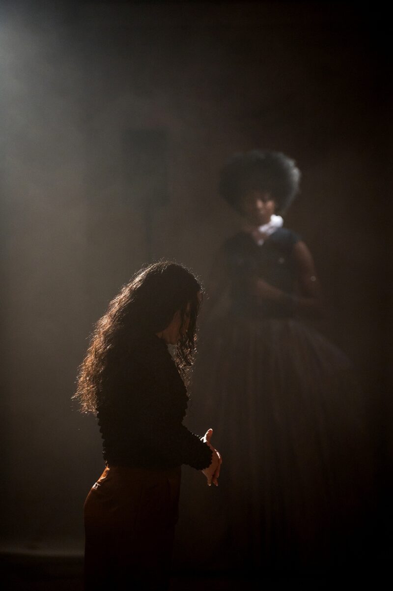 G.R.O.O.V.E. (Bintou Dembélé) le 02 mars 2023 à l'opéra de Lille.
Bintou Dembélé: conception, chorégraphie et jeu.
Avec Wilfried Blé « Wolf », Guillaume Chan Ton, Nadia Cyrielle Gabrieli Kalati « Nadeeya », Marion Gallet, Cintia Golitin, Adrien Goulinet, Mohammed Medelsi « Med », Alexandre Moreau « Cyborg », Salomon, Mpondo-Dicka « Bidjé », Michel Onomo « Meech », Féroz Sahoulamide, Marie Ndutiye danse Célia Kameni voix Charles Amblard guitare et lapsteel Avec la collaboration du Flow – Centre Eurorégional des Cultures Urbaines et la participation de Élise André, Indraline Payet, Tiphanie Casanova, Cindy Chopngui, Tassline Driss, Cécile Félix, Marie Froumentin, Adrienne Lebrun, Kinta Mendy, Michaela Piklova, Émeline Roukia, Alisson Varenne, Alfred Vivier, Shaïmâa Bekirane.
Photographie : FREDERIC IOVINO