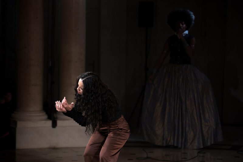 G.R.O.O.V.E. (Bintou Dembélé) le 02 mars 2023 à l'opéra de Lille.
Bintou Dembélé: conception, chorégraphie et jeu.
Avec Wilfried Blé « Wolf », Guillaume Chan Ton, Nadia Cyrielle Gabrieli Kalati « Nadeeya », Marion Gallet, Cintia Golitin, Adrien Goulinet, Mohammed Medelsi « Med », Alexandre Moreau « Cyborg », Salomon, Mpondo-Dicka « Bidjé », Michel Onomo « Meech », Féroz Sahoulamide, Marie Ndutiye danse Célia Kameni voix Charles Amblard guitare et lapsteel Avec la collaboration du Flow – Centre Eurorégional des Cultures Urbaines et la participation de Élise André, Indraline Payet, Tiphanie Casanova, Cindy Chopngui, Tassline Driss, Cécile Félix, Marie Froumentin, Adrienne Lebrun, Kinta Mendy, Michaela Piklova, Émeline Roukia, Alisson Varenne, Alfred Vivier, Shaïmâa Bekirane.
Photographie : FREDERIC IOVINO