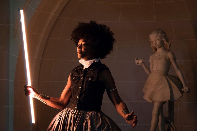 G.R.O.O.V.E. (Bintou Dembélé) le 02 mars 2023 à l'opéra de Lille.
Bintou Dembélé: conception, chorégraphie et jeu.
Avec Wilfried Blé « Wolf », Guillaume Chan Ton, Nadia Cyrielle Gabrieli Kalati « Nadeeya », Marion Gallet, Cintia Golitin, Adrien Goulinet, Mohammed Medelsi « Med », Alexandre Moreau « Cyborg », Salomon, Mpondo-Dicka « Bidjé », Michel Onomo « Meech », Féroz Sahoulamide, Marie Ndutiye danse Célia Kameni voix Charles Amblard guitare et lapsteel Avec la collaboration du Flow – Centre Eurorégional des Cultures Urbaines et la participation de Élise André, Indraline Payet, Tiphanie Casanova, Cindy Chopngui, Tassline Driss, Cécile Félix, Marie Froumentin, Adrienne Lebrun, Kinta Mendy, Michaela Piklova, Émeline Roukia, Alisson Varenne, Alfred Vivier, Shaïmâa Bekirane.
Photographie : FREDERIC IOVINO