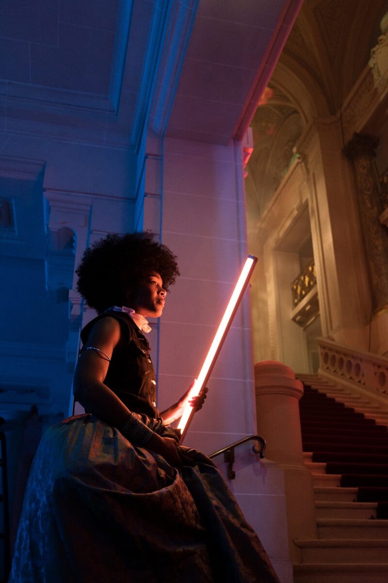 G.R.O.O.V.E. (Bintou Dembélé) le 02 mars 2023 à l'opéra de Lille.
Bintou Dembélé: conception, chorégraphie et jeu.
Avec Wilfried Blé « Wolf », Guillaume Chan Ton, Nadia Cyrielle Gabrieli Kalati « Nadeeya », Marion Gallet, Cintia Golitin, Adrien Goulinet, Mohammed Medelsi « Med », Alexandre Moreau « Cyborg », Salomon, Mpondo-Dicka « Bidjé », Michel Onomo « Meech », Féroz Sahoulamide, Marie Ndutiye danse Célia Kameni voix Charles Amblard guitare et lapsteel Avec la collaboration du Flow – Centre Eurorégional des Cultures Urbaines et la participation de Élise André, Indraline Payet, Tiphanie Casanova, Cindy Chopngui, Tassline Driss, Cécile Félix, Marie Froumentin, Adrienne Lebrun, Kinta Mendy, Michaela Piklova, Émeline Roukia, Alisson Varenne, Alfred Vivier, Shaïmâa Bekirane.
Photographie : FREDERIC IOVINO