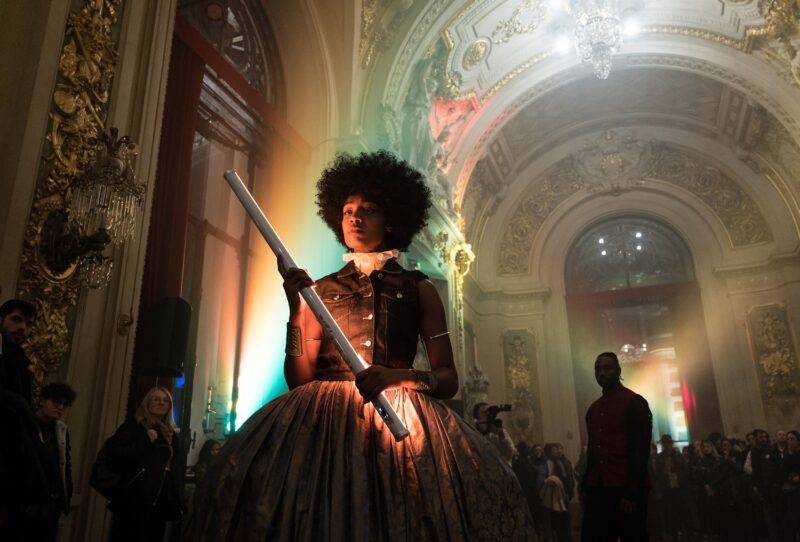 G.R.O.O.V.E. (Bintou Dembélé) le 02 mars 2023 à l'opéra de Lille.
Bintou Dembélé: conception, chorégraphie et jeu.
Avec Wilfried Blé « Wolf », Guillaume Chan Ton, Nadia Cyrielle Gabrieli Kalati « Nadeeya », Marion Gallet, Cintia Golitin, Adrien Goulinet, Mohammed Medelsi « Med », Alexandre Moreau « Cyborg », Salomon, Mpondo-Dicka « Bidjé », Michel Onomo « Meech », Féroz Sahoulamide, Marie Ndutiye danse Célia Kameni voix Charles Amblard guitare et lapsteel Avec la collaboration du Flow – Centre Eurorégional des Cultures Urbaines et la participation de Élise André, Indraline Payet, Tiphanie Casanova, Cindy Chopngui, Tassline Driss, Cécile Félix, Marie Froumentin, Adrienne Lebrun, Kinta Mendy, Michaela Piklova, Émeline Roukia, Alisson Varenne, Alfred Vivier, Shaïmâa Bekirane.
Photographie : FREDERIC IOVINO