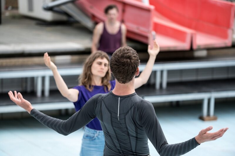 EN RECONNAISSANCE le 30 juin 2023 à Ostende (Dansbad, Festival Dansand). 
Conception: Gaëtan Rusquet,  
avec: Adaline Anobile, Victor Dumont, Keren Kraizer, Lise Vermot, Gaëtan Rusquet.

Photographie : FREDERIC IOVINO
