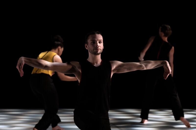 L’ELOGE DES POSSIBLES (Raphaël Cottin / Cie La poétique des signes) le 09.12.2024 au CCNT Tours - Photographie © Frédéric Iovino