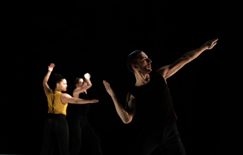 L’ELOGE DES POSSIBLES (Raphaël Cottin / Cie La poétique des signes) le 09.12.2024 au CCNT Tours - Photographie © Frédéric Iovino