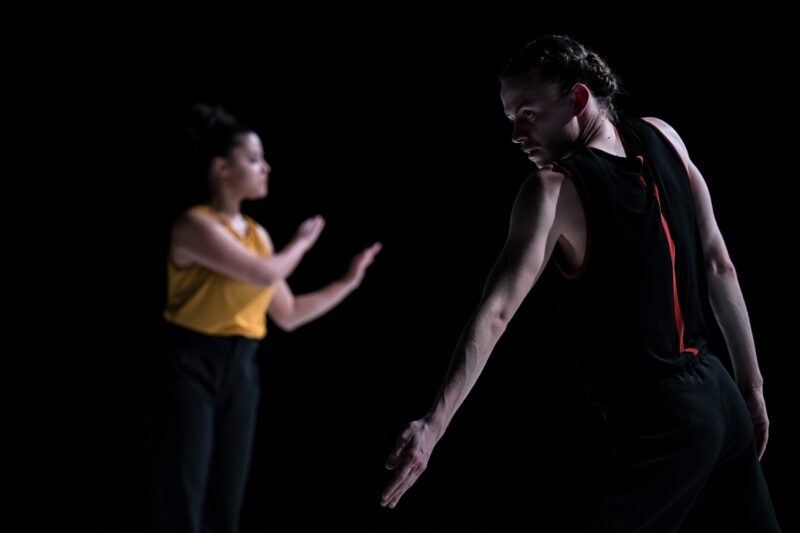 L’ELOGE DES POSSIBLES (Raphaël Cottin / Cie La poétique des signes) le 09.12.2024 au CCNT Tours - Photographie © Frédéric Iovino