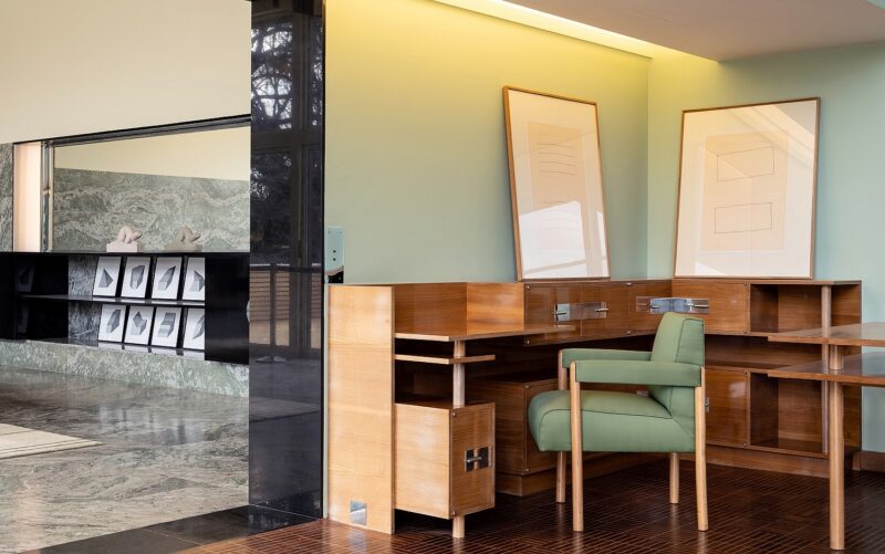 Exposition collective "Aventure de Lignes" à la Villa Cavrois, à Croix, le 18 novembre 2025.
Artistes Exposés : Ulrich Rückriem, Pascal Pesez, Sol LeWitt, François Morellet, Joël Fisher, Günther Förg, Diogo Pimentão, Robert Morris, Laurent Pariente, Giuseppe Penone, Alexandre Léger, Silvia Bächli, Tatiana Trouvé, David Tremlett, Gilgian Gelzer, Henri Michaux, Ryo Orikasa, Jean-Michel Alberola, Raoul Ubac.
Photographie © Frédéric Iovino