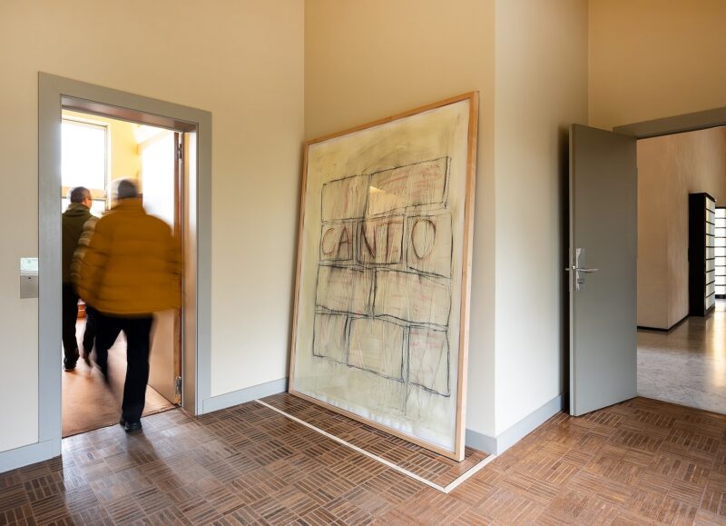 Exposition collective "Aventure de Lignes" à la Villa Cavrois, à Croix, le 18 novembre 2025.
Artistes Exposés : Ulrich Rückriem, Pascal Pesez, Sol LeWitt, François Morellet, Joël Fisher, Günther Förg, Diogo Pimentão, Robert Morris, Laurent Pariente, Giuseppe Penone, Alexandre Léger, Silvia Bächli, Tatiana Trouvé, David Tremlett, Gilgian Gelzer, Henri Michaux, Ryo Orikasa, Jean-Michel Alberola, Raoul Ubac.
Photographie © Frédéric Iovino