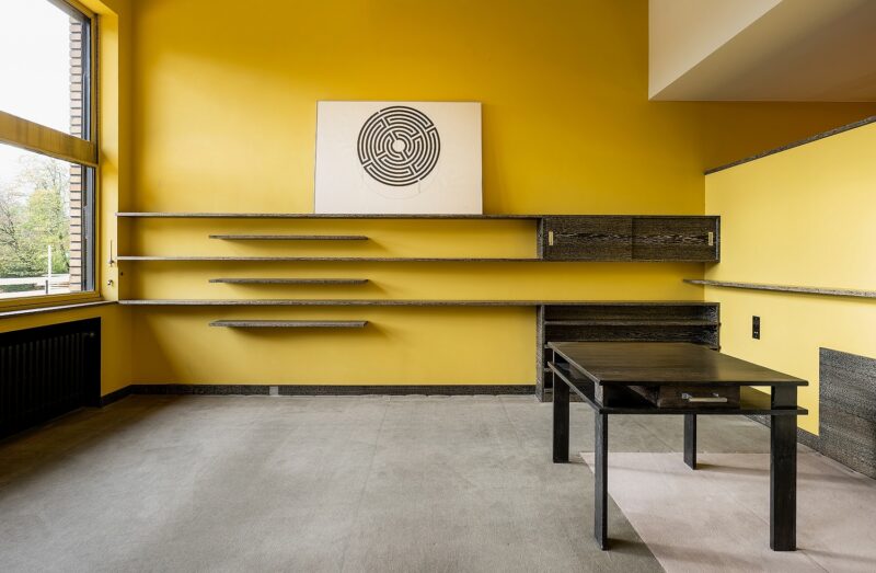 Exposition collective "Aventure de Lignes" à la Villa Cavrois, à Croix, le 18 novembre 2025.
Artistes Exposés : Ulrich Rückriem, Pascal Pesez, Sol LeWitt, François Morellet, Joël Fisher, Günther Förg, Diogo Pimentão, Robert Morris, Laurent Pariente, Giuseppe Penone, Alexandre Léger, Silvia Bächli, Tatiana Trouvé, David Tremlett, Gilgian Gelzer, Henri Michaux, Ryo Orikasa, Jean-Michel Alberola, Raoul Ubac.
Photographie © Frédéric Iovino