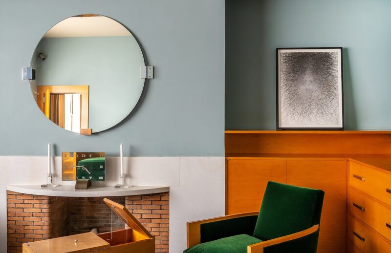 Exposition collective "Aventure de Lignes" à la Villa Cavrois, à Croix, le 18 novembre 2025.
Artistes Exposés : Ulrich Rückriem, Pascal Pesez, Sol LeWitt, François Morellet, Joël Fisher, Günther Förg, Diogo Pimentão, Robert Morris, Laurent Pariente, Giuseppe Penone, Alexandre Léger, Silvia Bächli, Tatiana Trouvé, David Tremlett, Gilgian Gelzer, Henri Michaux, Ryo Orikasa, Jean-Michel Alberola, Raoul Ubac.
Photographie © Frédéric Iovino