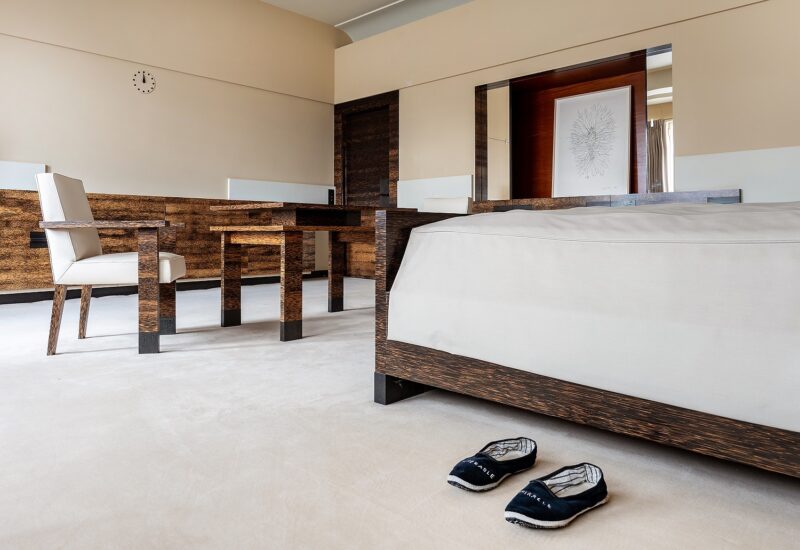 Exposition collective "Aventure de Lignes" à la Villa Cavrois, à Croix, le 18 novembre 2025.
Artistes Exposés : Ulrich Rückriem, Pascal Pesez, Sol LeWitt, François Morellet, Joël Fisher, Günther Förg, Diogo Pimentão, Robert Morris, Laurent Pariente, Giuseppe Penone, Alexandre Léger, Silvia Bächli, Tatiana Trouvé, David Tremlett, Gilgian Gelzer, Henri Michaux, Ryo Orikasa, Jean-Michel Alberola, Raoul Ubac.
Photographie © Frédéric Iovino