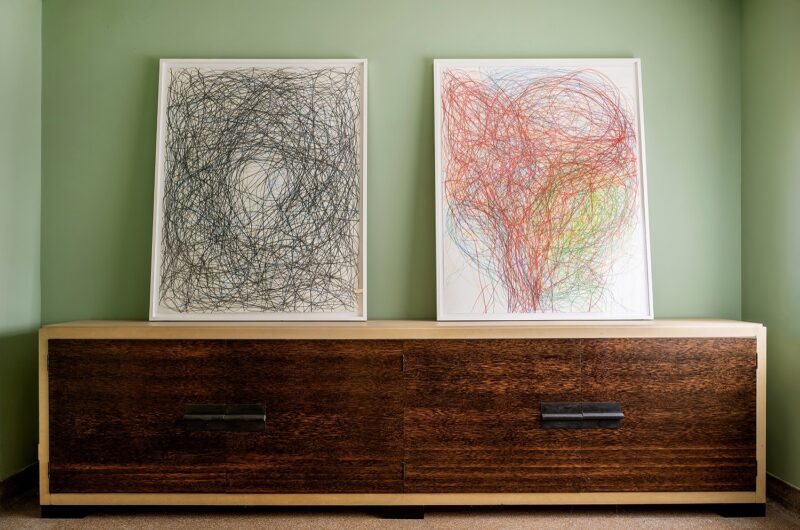 Exposition collective "Aventure de Lignes" à la Villa Cavrois, à Croix, le 18 novembre 2025.
Artistes Exposés : Ulrich Rückriem, Pascal Pesez, Sol LeWitt, François Morellet, Joël Fisher, Günther Förg, Diogo Pimentão, Robert Morris, Laurent Pariente, Giuseppe Penone, Alexandre Léger, Silvia Bächli, Tatiana Trouvé, David Tremlett, Gilgian Gelzer, Henri Michaux, Ryo Orikasa, Jean-Michel Alberola, Raoul Ubac.
Photographie © Frédéric Iovino