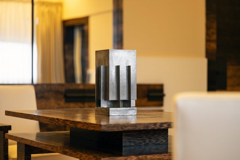 Exposition collective "Aventure de Lignes" à la Villa Cavrois, à Croix, le 18 novembre 2025.
Artistes Exposés : Ulrich Rückriem, Pascal Pesez, Sol LeWitt, François Morellet, Joël Fisher, Günther Förg, Diogo Pimentão, Robert Morris, Laurent Pariente, Giuseppe Penone, Alexandre Léger, Silvia Bächli, Tatiana Trouvé, David Tremlett, Gilgian Gelzer, Henri Michaux, Ryo Orikasa, Jean-Michel Alberola, Raoul Ubac.
Photographie © Frédéric Iovino