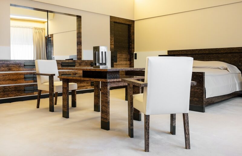 Exposition collective "Aventure de Lignes" à la Villa Cavrois, à Croix, le 18 novembre 2025.
Artistes Exposés : Ulrich Rückriem, Pascal Pesez, Sol LeWitt, François Morellet, Joël Fisher, Günther Förg, Diogo Pimentão, Robert Morris, Laurent Pariente, Giuseppe Penone, Alexandre Léger, Silvia Bächli, Tatiana Trouvé, David Tremlett, Gilgian Gelzer, Henri Michaux, Ryo Orikasa, Jean-Michel Alberola, Raoul Ubac.
Photographie © Frédéric Iovino