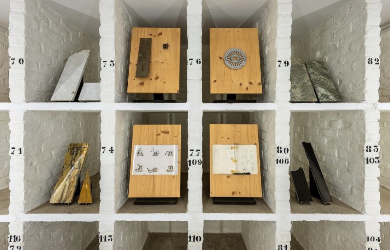 Exposition collective "Aventure de Lignes" à la Villa Cavrois, à Croix, le 18 novembre 2025.
Artistes Exposés : Ulrich Rückriem, Pascal Pesez, Sol LeWitt, François Morellet, Joël Fisher, Günther Förg, Diogo Pimentão, Robert Morris, Laurent Pariente, Giuseppe Penone, Alexandre Léger, Silvia Bächli, Tatiana Trouvé, David Tremlett, Gilgian Gelzer, Henri Michaux, Ryo Orikasa, Jean-Michel Alberola, Raoul Ubac.
Photographie © Frédéric Iovino