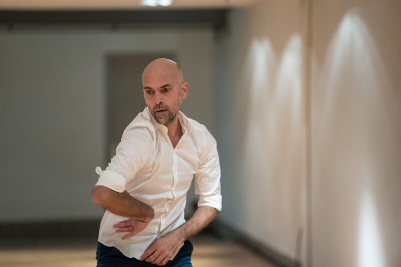20 DANSEURS POUR LE XXE SIÈCLE ET PLUS ENCORE de Boris Charmatz le 06 novembre 2021 à l'Opéra de Lille.Photographie : FREDERIC IOVINO