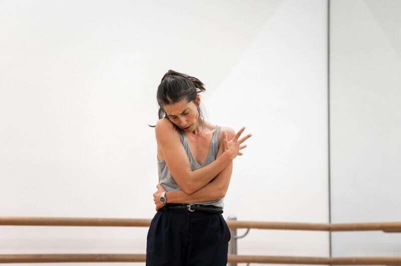 20 DANSEURS POUR LE XXE SIÈCLE ET PLUS ENCORE de Boris Charmatz le 06 novembre 2021 à l'Opéra de Lille.Photographie : FREDERIC IOVINO