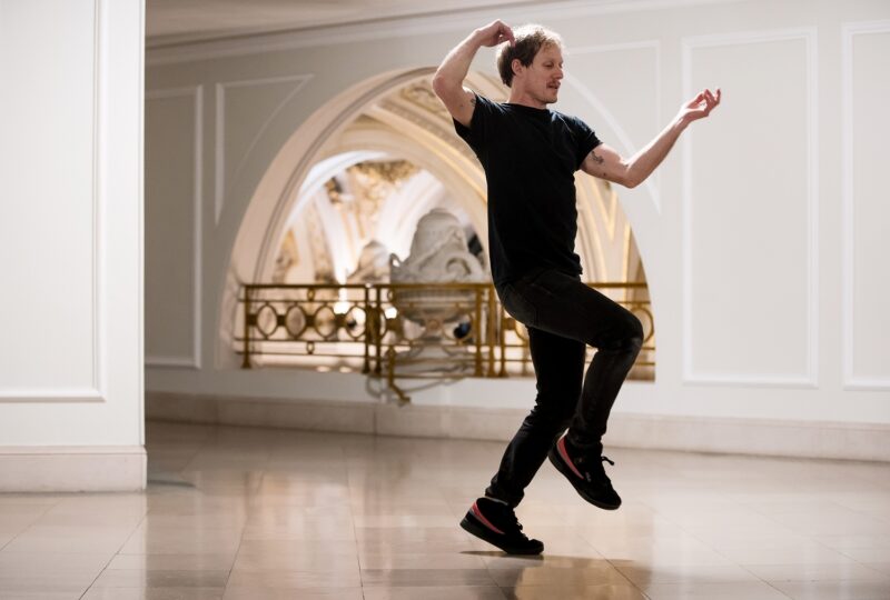 20 DANSEURS POUR LE XXE SIÈCLE ET PLUS ENCORE de Boris Charmatz le 06 novembre 2021 à l'Opéra de Lille.Photographie : FREDERIC IOVINO