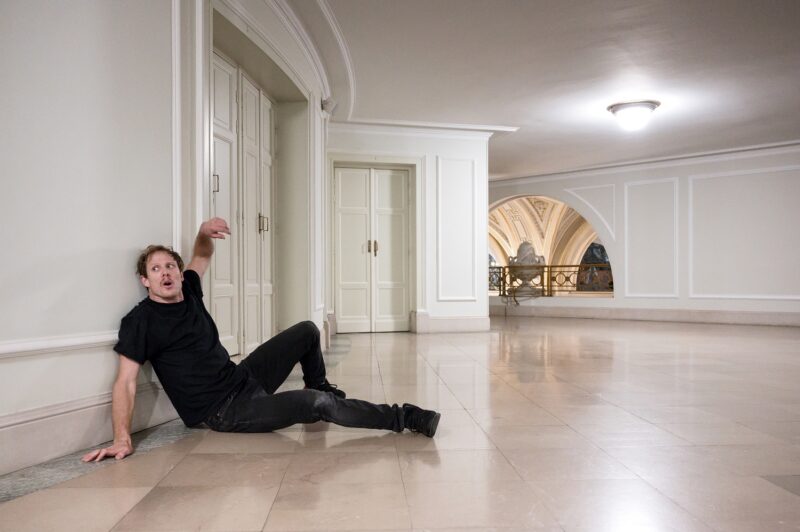 20 DANSEURS POUR LE XXE SIÈCLE ET PLUS ENCORE de Boris Charmatz le 06 novembre 2021 à l'Opéra de Lille.Photographie : FREDERIC IOVINO